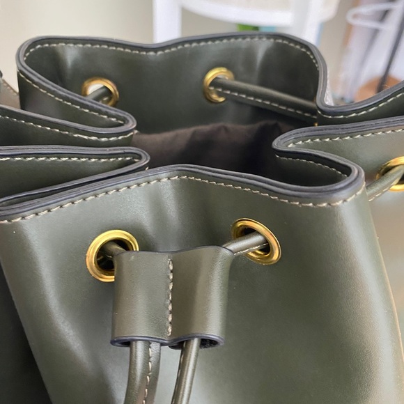 SOLD 🚫 Bucket Purse 🤩 - Picture 5 of 6